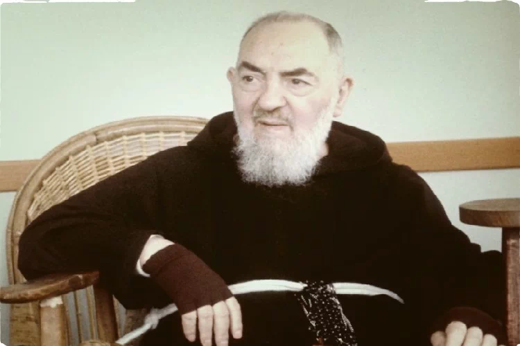 Guarita dalla malattia grazia a Padre Pio: Il miracolo e la conversione di Rita