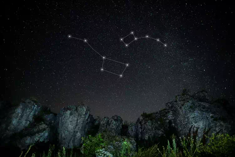 Oroscopo, le stelle portano fortuna e belle sorprese per i 4 segni cardinali