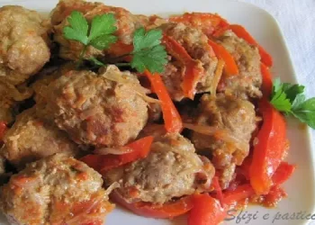 La ricetta delle polpette con peperoni, da provare