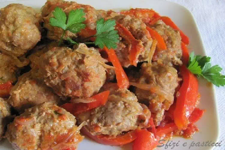 La ricetta delle polpette con peperoni, da provare