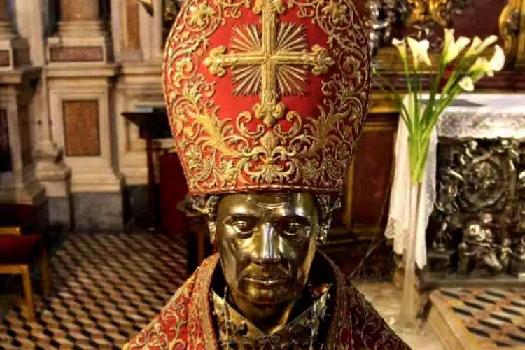 San Gennaro, ecco cosa accade quando il sangue non si scioglie