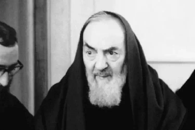 “Chi prega molto si salva”: Le parole e i figli spirituali di Padre Pio