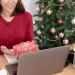 Pensare ai regali di Natale: non farlo mentre si lavora