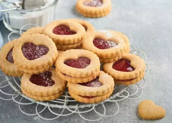 Biscotti di San Valentino al cuore di lampone