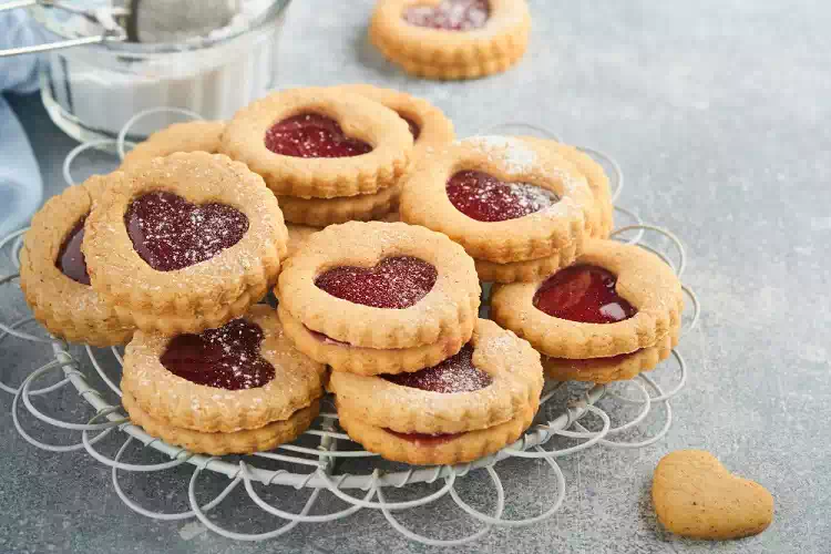 Biscotti di San Valentino al cuore di lampone
