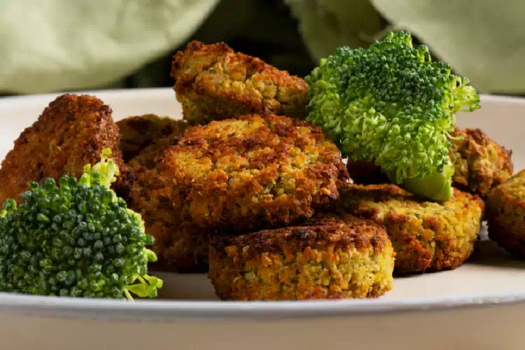Hamburger di broccoli gustosi e leggeri