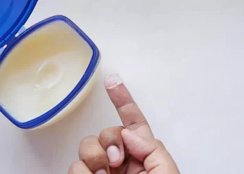 Mescola Vaselina e limone