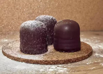 Morettini al cioccolato ripieni di meringa