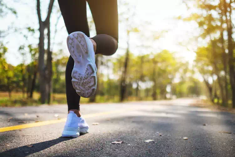 10 cose che succedono al tuo corpo che cammini ogni giorno