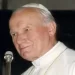 Donna ritrova Dio sulla tomba di San Giovanni Paolo II