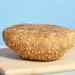 Ti spiego perché non dovresti mai mettere il pane capovolto a tavola