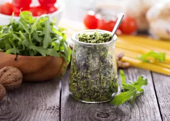 Come preparare il pesto di rucola