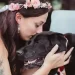 Il cane Charlie accompagna la sua mamma umana all’altare