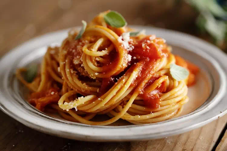 Pasta al pomodoro di Cannavacciuolo
