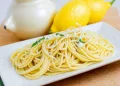 Spaghetti al limone, freschi e perfetti per l’estate