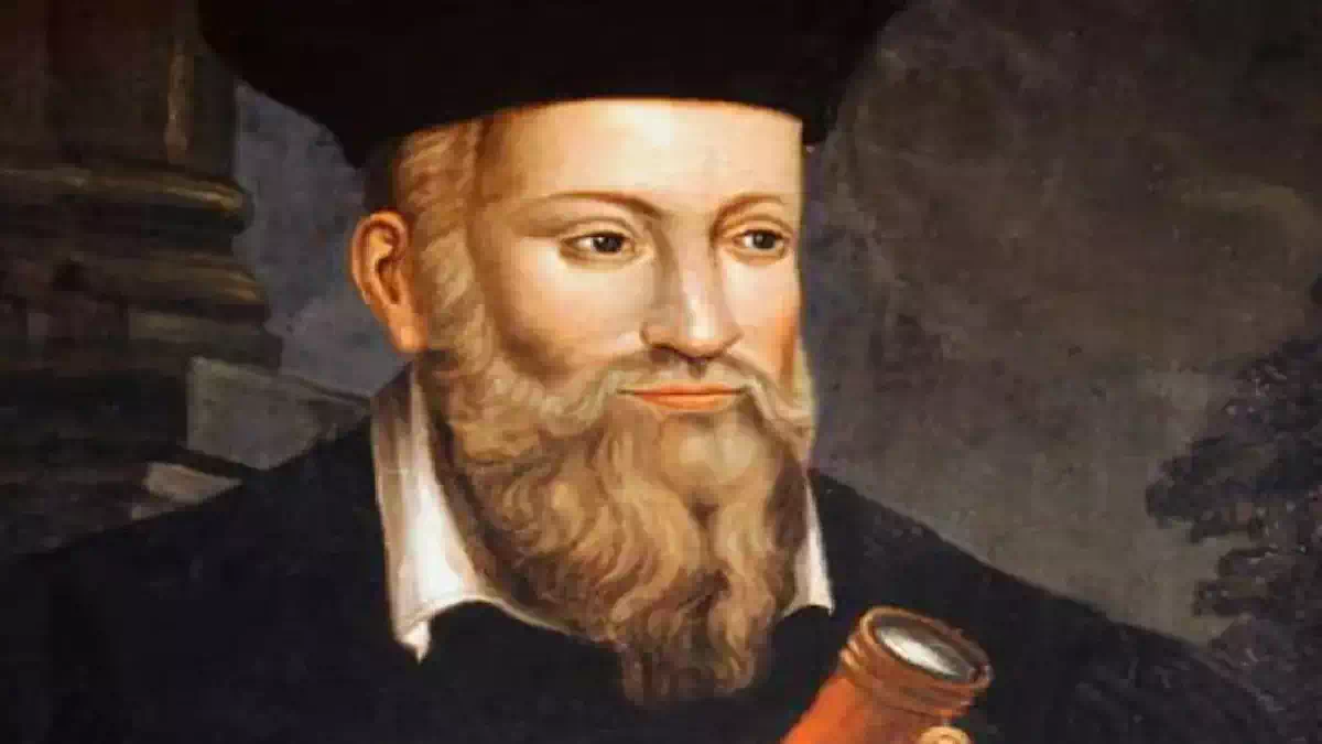 Ritratto storico di Nostradamus con lunga barba e abiti rinascimentali mentre osserva uno strumento ottico, immagine associata alle celebri profezie e alle interpretazioni sulle previsioni per il futuro e il 2027