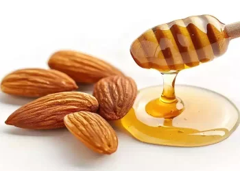 Miele e mandorle: Il rimedio naturale che migliora l’anemia
