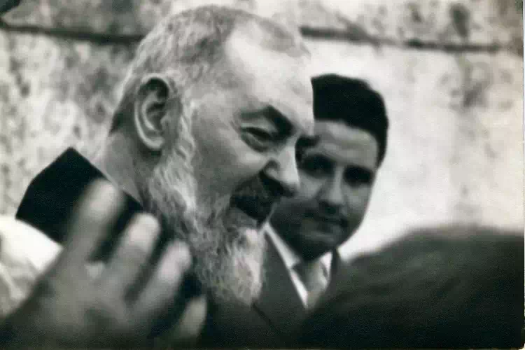 Il miracolo a San Giovanni Rotondo: La guarigione di Camesha grazie a Padre Pio