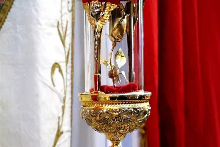 La reliquia di Santa Rita esposta ai fedeli