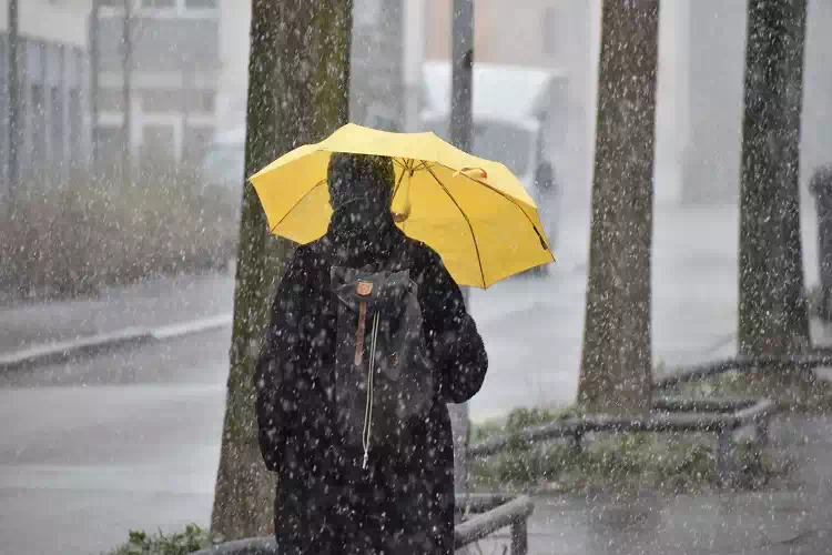 Maltempo, allerta arancione domani 4 aprile 2026