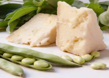 Primo Maggio, sai perché si mangiano fave e pecorino