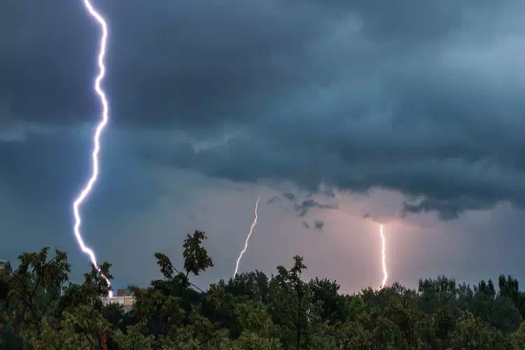 Meteo weekend: Nuova perturbazione in arrivo con temporali e nubifragi