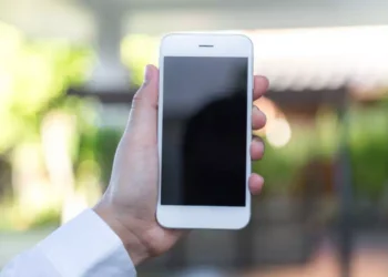 telefono che si surriscalda durante l’estate, i consigli