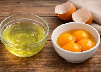 Uova, è meglio mangiare il tuorlo o l’albume