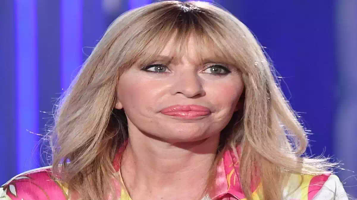 Alessandra Mussolini nuova opinionista di Uomini e Donne, l’annuncio di Maria De Filippi durante le registrazioni