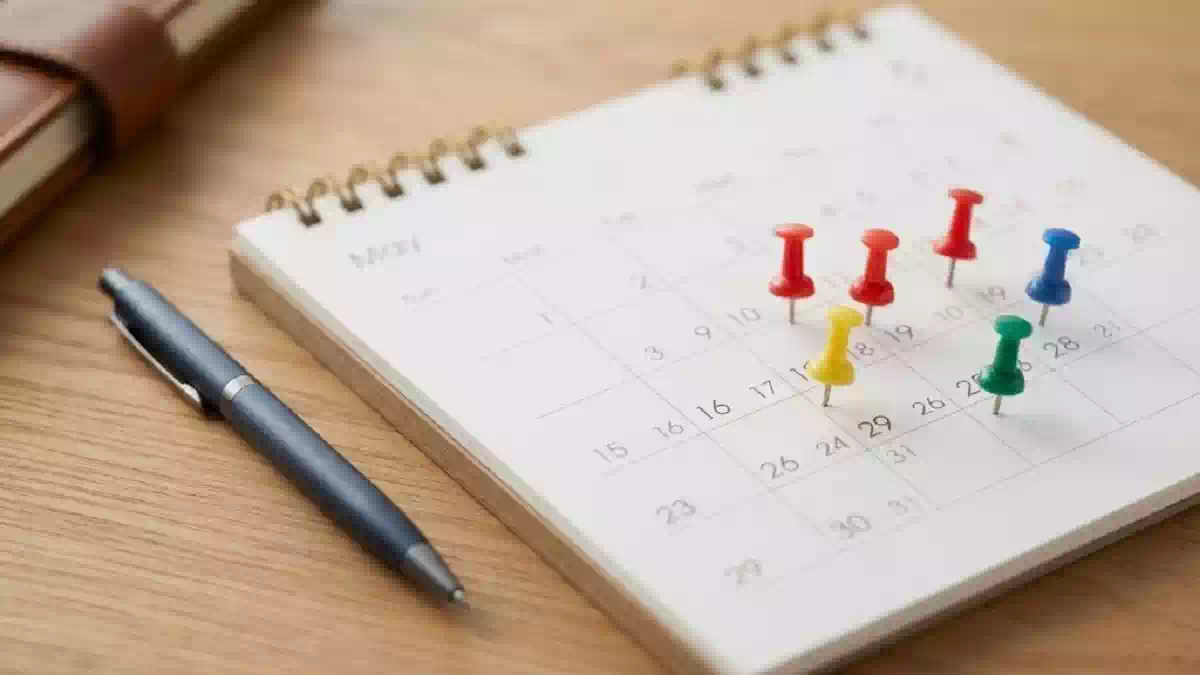 Calendario con i mesi del 2026 e 2027 evidenziati per pianificare le ferie e i ponti festivi.