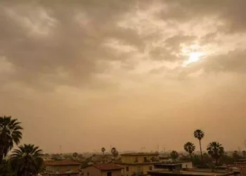 Sabbia del Sahara e caldo record sull’Italia con cieli giallastri e pulviscolo diffuso: ecco quando finirà