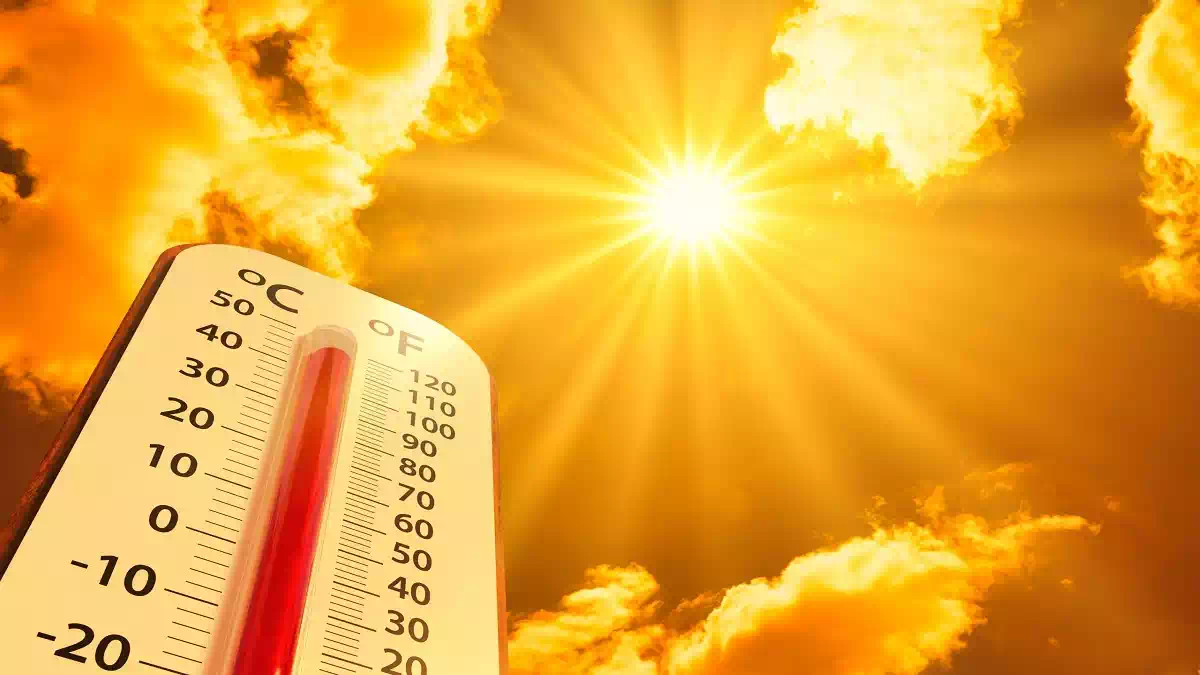 Grafico sull’aumento delle ore di caldo estremo previste dagli esperti entro la fine del secolo