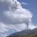 Soccorritori impegnati sul versante dell'Etna dove un escursionista ha perso la vita