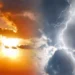 Cielo estivo con nuvole e lampi in lontananza, simbolo dei temporali in arrivo dopo il caldo intenso.