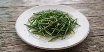 Salicornia fresca verde croccante, asparago di mare ricco di minerali e sapore naturale