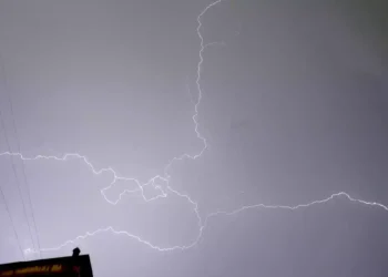 aria afosa dopo temporale estivo con cielo schiarito e umidità in aumento secondo i meteorologi