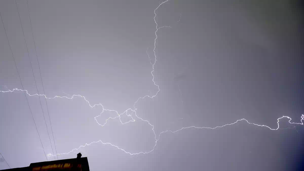 aria afosa dopo temporale estivo con cielo schiarito e umidità in aumento secondo i meteorologi