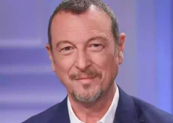 Amadeus al centro delle indiscrezioni sul possibile ritorno in Rai dopo l'esperienza sul Nove e in vista di nuovi progetti televisivi tra Rai e Mediaset.