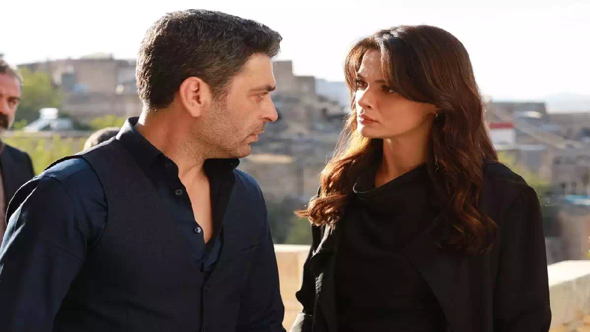 Far Away cambia programmazione su Canale 5: i nuovi orari settimanali e nel weekend, aggiornamento sulla collocazione della soap nel palinsesto Mediaset