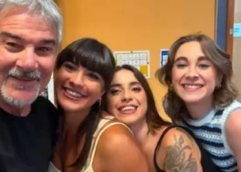 Le ex campionesse delle Pappardelle posano insieme al conduttore Pino Insegno in uno scatto condiviso sui social dopo l'eliminazione da Reazione a Catena, al termine di due mesi da protagoniste nel game show di Rai 1.