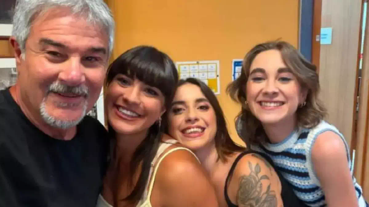 Le ex campionesse delle Pappardelle posano insieme al conduttore Pino Insegno in uno scatto condiviso sui social dopo l'eliminazione da Reazione a Catena, al termine di due mesi da protagoniste nel game show di Rai 1.