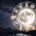 Luna Piena in Ariete illuminata al centro della ruota zodiacale nel cielo stellato, simbolo di cambiamento, energia, impulsività e trasformazioni per i segni dell'oroscopo.