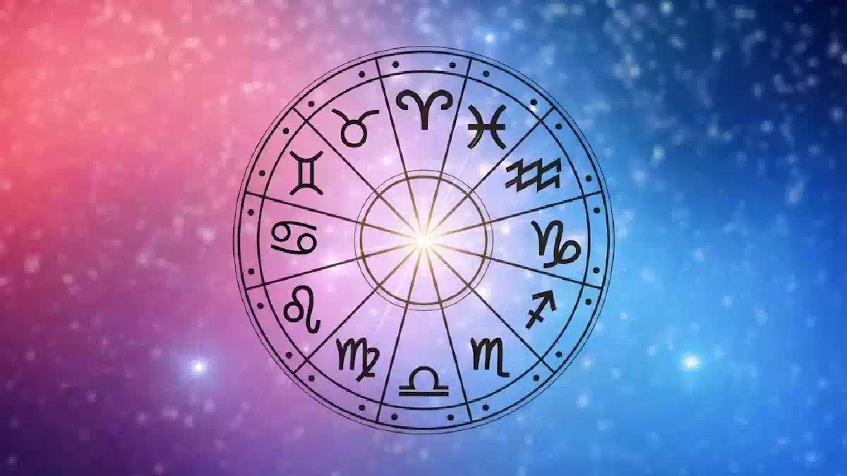 Ruota zodiacale con i 12 segni dell'oroscopo su sfondo cosmico sfumato nei toni del blu, viola e rosa, simbolo di astrologia, previsioni astrali e oroscopo quotidiano.