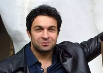 Pietro Taricone ricordato al Grande Fratello Vip, Marina La Rosa si commuove in diretta ricordando l'amico scomparso: “Era una persona splendida”, tra applausi e lacrime nello studio del reality.
