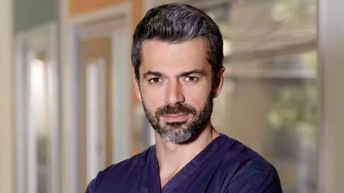 Luca Argentero nei panni del dottor Andrea Fanti in una scena di Doc - Nelle tue mani, protagonista della fiction Rai attesa con la quarta stagione e possibili sviluppi sul futuro della serie.