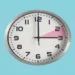 Orologio analogico con evidenziata l'ora solare, lancette ferme alle 3:00 e settore rosa sul quadrante che indica il cambio dell'orario su sfondo azzurro.