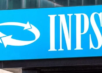 Logo INPS su insegna blu dell'Istituto Nazionale della Previdenza Sociale, immagine utilizzata per illustrare il Bonus Natale 2026 destinato ai pensionati e gli aumenti previsti nel cedolino di dicembre