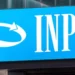 Logo INPS su insegna blu dell'Istituto Nazionale della Previdenza Sociale, immagine utilizzata per illustrare il Bonus Natale 2026 destinato ai pensionati e gli aumenti previsti nel cedolino di dicembre