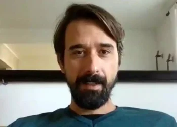 Davide Iacopini in un'immagine d'archivi, dopo il secondo intervento chirurgico al San Camillo di Roma
