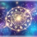 Ruota zodiacale dorata con i dodici segni dell'oroscopo illuminati da una luce centrale, sospesa in un cielo cosmico blu e viola ricco di stelle, costellazioni e scie luminose.